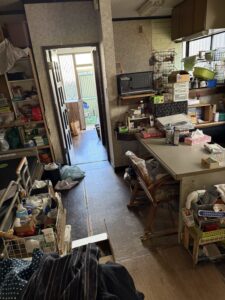 散在した部屋